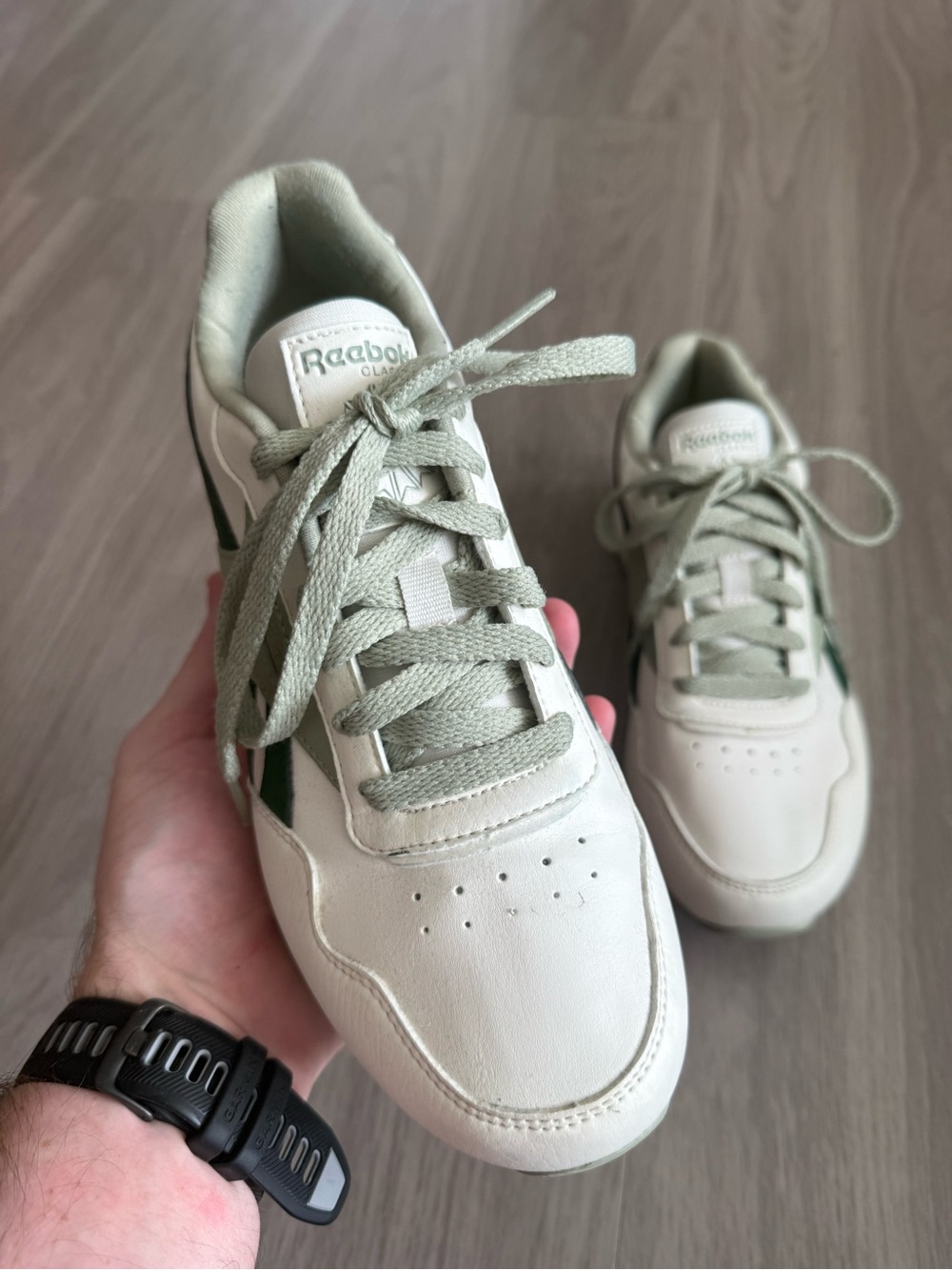 Reebok Classic Women’s Sneakers Cream Sage Green Low Top Shoes Size 6.5 - Picture 3 of 5